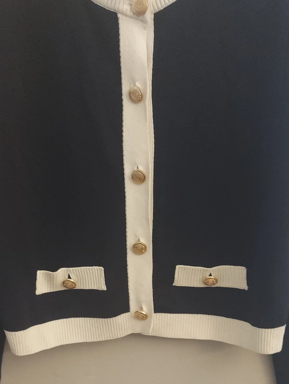 H&M Black and Cream Fine Knit Long Sleeve Crop Sweater With Gold Buttons New L - Picture 6 of 10